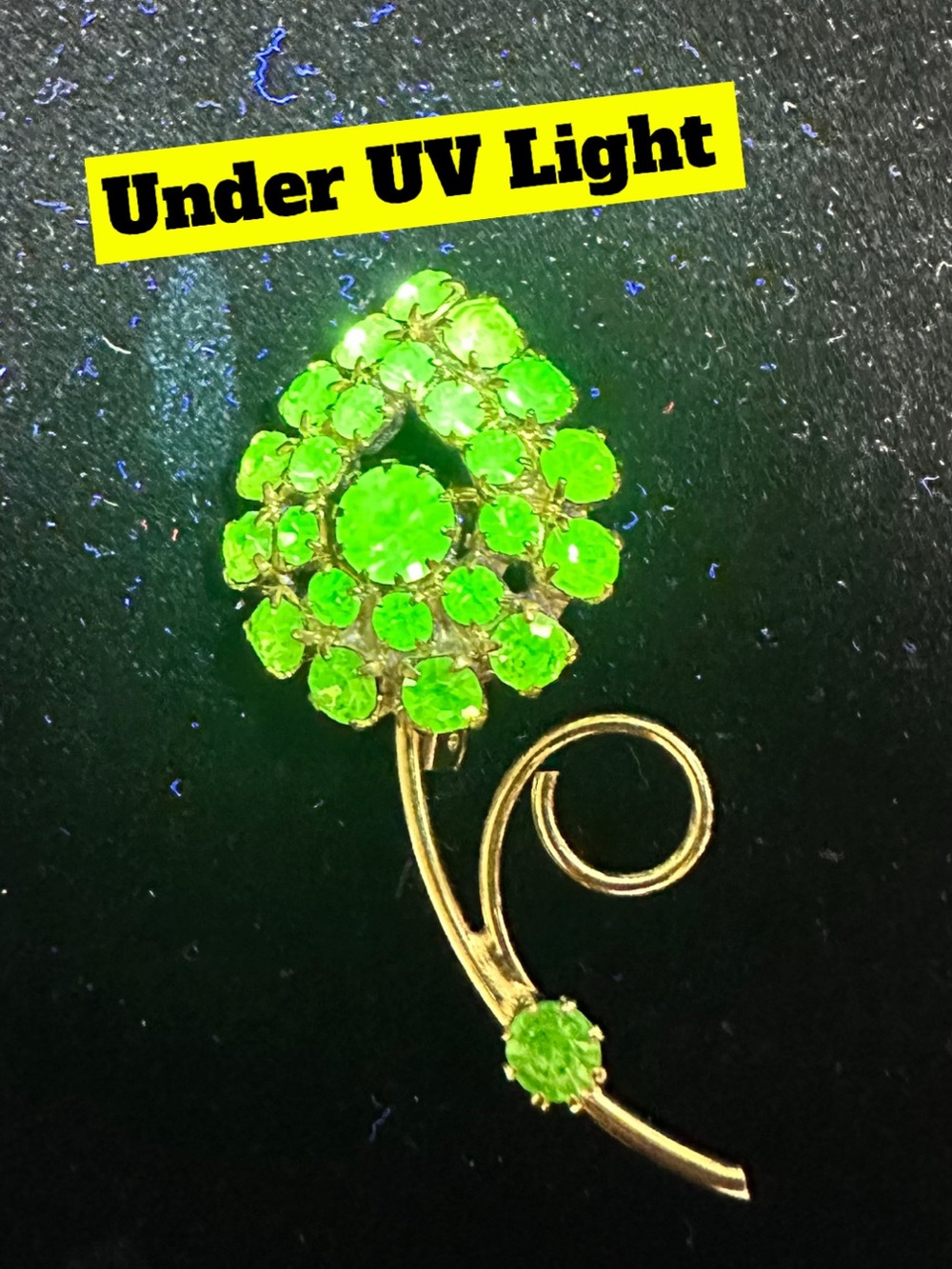 Vtg: Uranium Glass Floral Accent Brooch